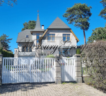 An exclusive mansion in Jurmala...
