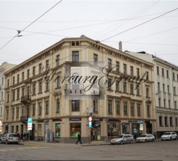 Mēs piedāvājam pārdošanai namīpašumu Rīgas centrā