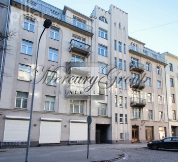 Telpas nomai pirmajā stāvā Rīgas centrā
