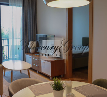 We offer an exquisite one bedroom apartment with river views