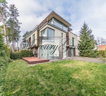 Modern twin-house in Jurmala center for rent!