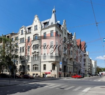 Pārdod skaistu namīpašumu Rīgas centrā