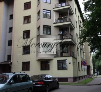 We offer spacious 3 rooms apartment in a new apartment building. The a...