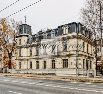 Vēsturiska ēka pārdošanā Rīgas diplomātiskajā kvartālā