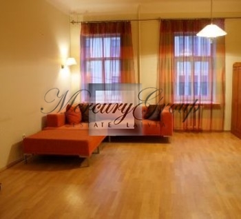 Предлагаем на продажу просторную 4-х комнатную квартиру в центре Риги