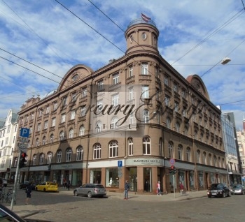 The prestige «Blaumaņa centrs», office building with reta...