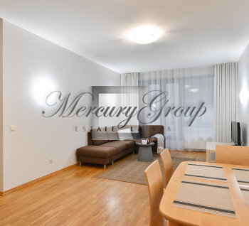 Spacious and sunny apartment in the center of Riga opposite Kronvald Park