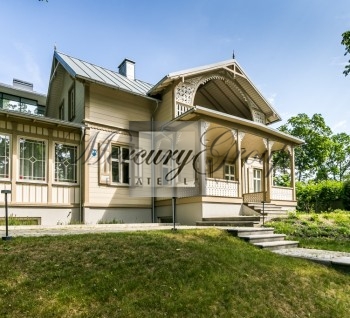 For rent a beautiful wooden villa in Jurmala, only 100 m from the beach...
