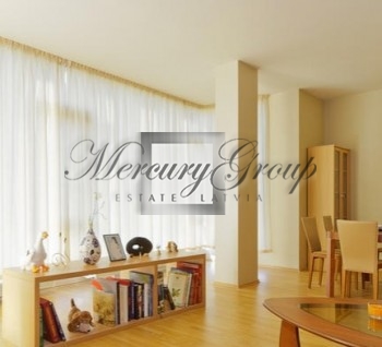 Spacious apartment - 130 m2, located on 5 th floor.Apartment is light ...