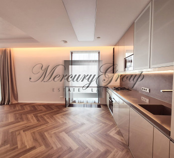 A beautiful apartment on the lake for rent!