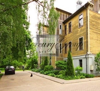 Three bedroom apartment in renovated building on 5a Zvejnieku Street. ...