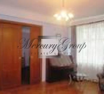 Comfortable apartment with perfect location in Embassy area; silent an...