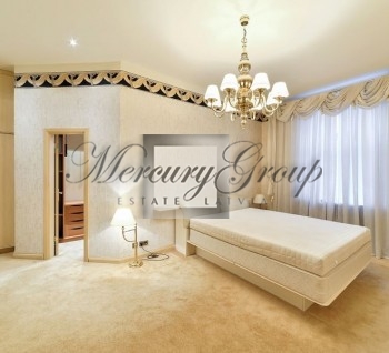 We rent a spacious apartment in the embassy area in Riga