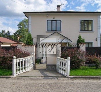 Предлагаем на продажу частный дом в спальном районе Риги