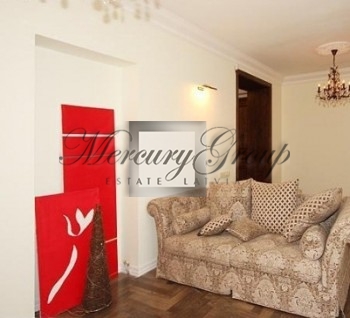 Nice apartment with exclusive finishing. Specially ordered parquet, pl...