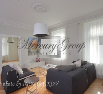 For long term rent bright apartment in a renovated house