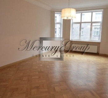 Spacious apartment for rent in the center of Riga