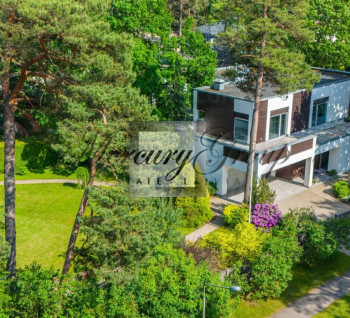 Pārdod plašu ģimenes māju ar privātu SPA zonu un labiekārtotu dārzu prestižā lokācijā