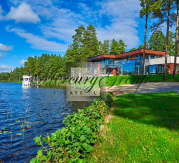 Māja pie ezera - villa ar piestātni, bunkuru un SPA kompleksu pārdošanai