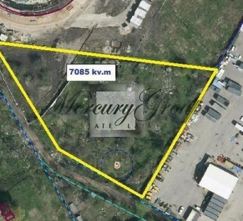 Great offer - the land plot is conveniently located near the shopping ...