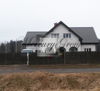 Продаётся просторный дом с белой отделкой