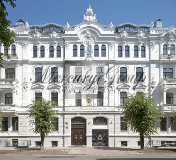 A spacious 3 bedroom apartment in most beautiful residential building in Riga on Ausekla Street...