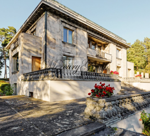 Unikāla vēsturiska villa ar privātu izeju uz p...