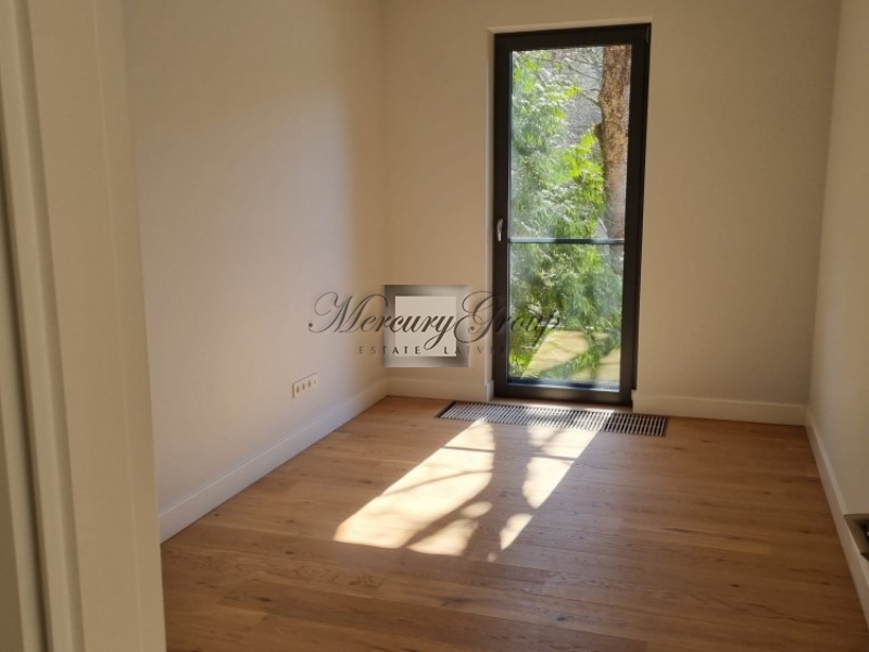 PineWood is a cozy project with luxury apartments surrounded by pine trees. Nr. 15