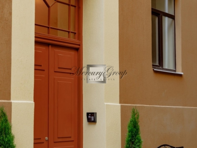 Dzīvokļi renovētā mājā Lačpleša ielā. Nr. 2