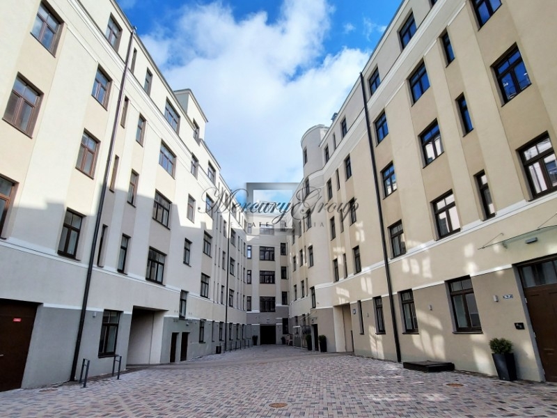 A house with its own parking lot and children's playground in the heart of Riga. Nr. 1