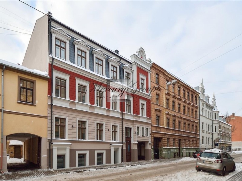 Dzirnavu 6 - a renovated historical building in the quiet center. Nr. 1