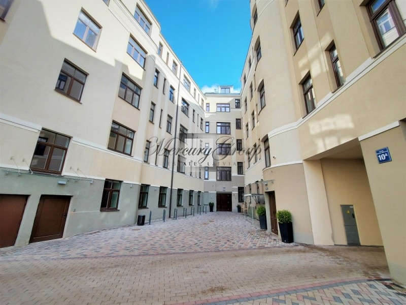 A house with its own parking lot and children's playground in the heart of Riga. Nr. 7