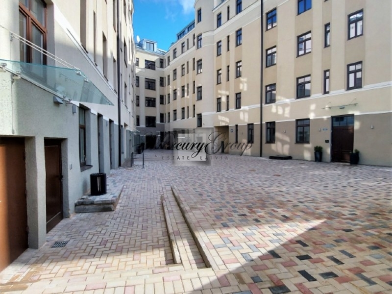 A house with its own parking lot and children's playground in the heart of Riga. Nr. 6