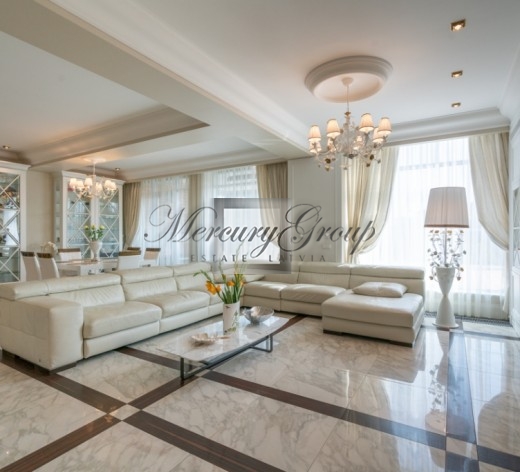 For sale luxury penthouse near to the sea in J...